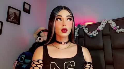 Snapshot of valentinne_marian chatting on October 1, 11:05 am Marian online show from October 1, 11:05 am