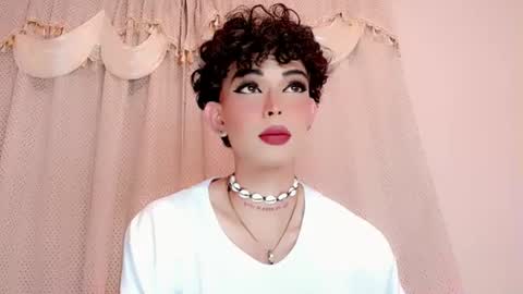 Snapshot of valentinne_marian chatting on December 14, 11:53 pm Marian online show from December 14, 11:53 pm