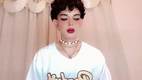 Snapshot of valentinne_marian chatting on December 16, 1:54 am Marian online show from December 16, 1:54 am