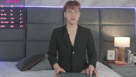 valentino moon online show from December 17, 2:44 am