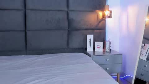 valentino moon online show from October 14, 3:18 am