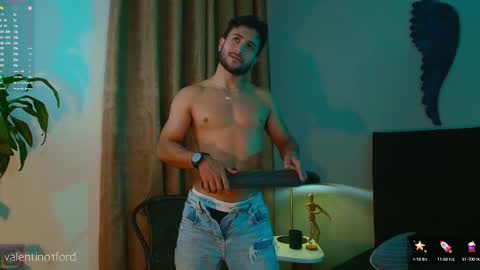 Valentino online show from September 29, 10:03 pm