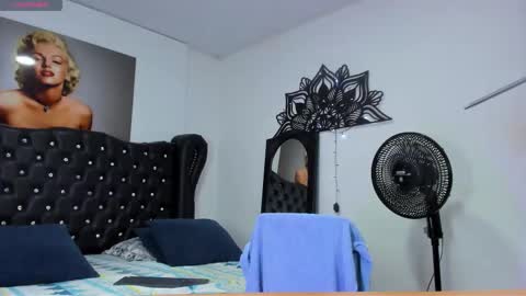 Snapshot of valentinoo_10 chatting on December 15, 6:45 pm Manuel online show from December 15, 6:45 pm