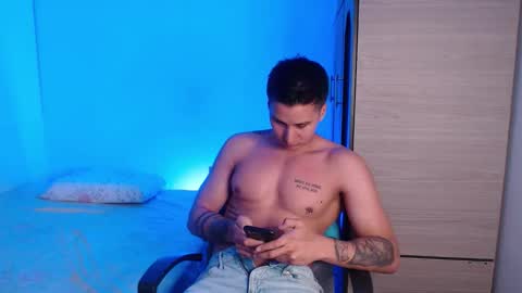 Snapshot of valentinosex_1 chatting on October 2, 11:01 pm VALENTINO online show from October 2, 11:01 pm