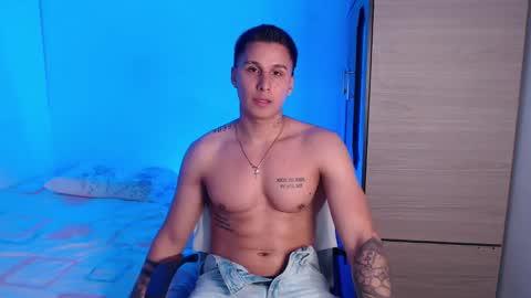 Snapshot of valentinosex_1 chatting on October 8, 10:07 pm VALENTINO online show from October 8, 10:07 pm