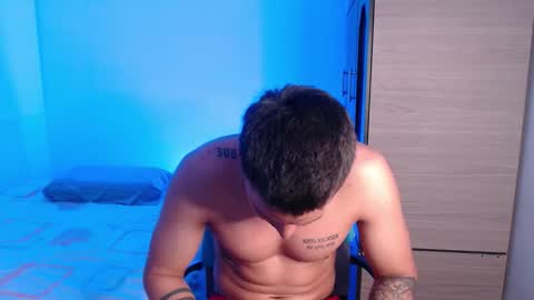 Snapshot of valentinosex_1 chatting on October 16, 9:38 pm VALENTINO online show from October 16, 9:38 pm