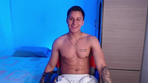 Snapshot of valentinosex_1 chatting on October 18, 12:13 am VALENTINO online show from October 18, 12:13 am