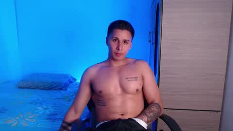 Snapshot of valentinosex_1 chatting on October 20, 11:38 pm VALENTINO online show from October 20, 11:38 pm