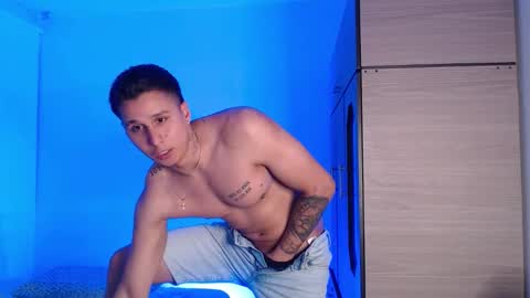 Snapshot of valentinosex_1 chatting on October 25, 10:15 pm VALENTINO online show from October 25, 10:15 pm