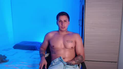 Snapshot of valentinosex_1 chatting on June 22, 9:01 pm VALENTINO online show from June 22, 9:01 pm