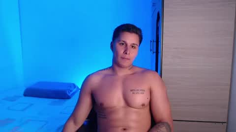 Snapshot of valentinosex_1 chatting on July 5, 10:39 pm VALENTINO online show from July 5, 10:39 pm