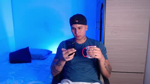Snapshot of valentinosex_1 chatting on July 10, 10:23 pm VALENTINO online show from July 10, 10:23 pm