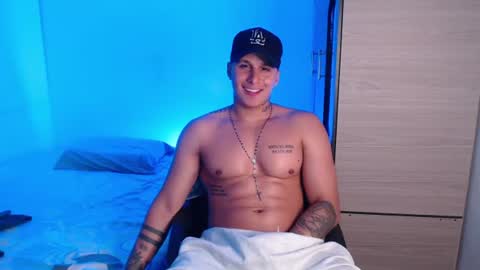 Snapshot of valentinosex_1 chatting on July 21, 10:12 pm VALENTINO online show from July 21, 10:12 pm