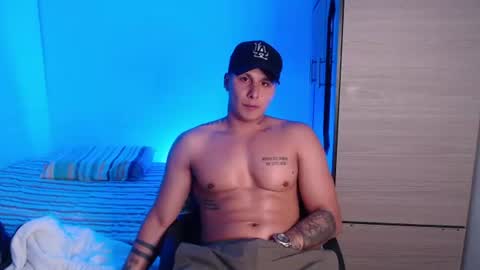 Snapshot of valentinosex_1 chatting on August 5, 8:22 pm VALENTINO online show from August 5, 8:22 pm