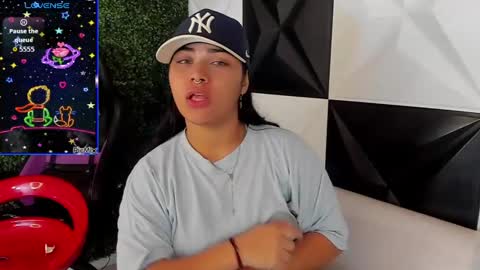 valeri_harpers4 online show from October 11, 4:55 am