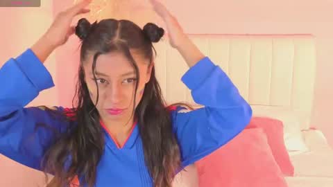 Snapshot of valeria__torres chatting on June 24, 12:37 pm Valeria online show from June 24, 12:37 pm