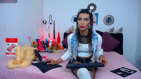 ...VALERIA DIR... online show from October 16, 12:28 pm