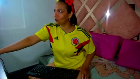 Snapshot of valeria_gil_ chatting on June 23, 4:16 pm valeria_gil_ online show from June 23, 4:16 pm