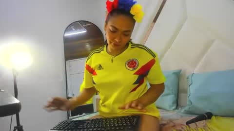 Snapshot of valeria_gil_ chatting on June 27, 5:40 pm valeria_gil_ online show from June 27, 5:40 pm