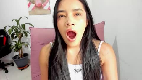 valeria_miller69 online show from October 28, 1:47 pm
