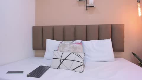 Snapshot of valeriasmith_17 chatting on February 14, 12:02 pm Valeria online show from February 14, 12:02 pm