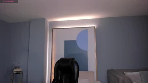 Snapshot of valeriavelvet chatting on May 20, 12:00 pm Vale online show from May 20, 12:00 pm