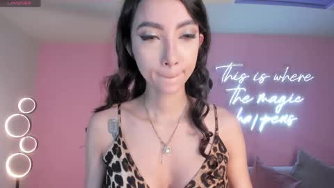 Snapshot of valeriavelvet chatting on June 9, 11:55 am Vale online show from June 9, 11:55 am