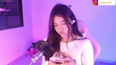 Snapshot of valeribell1 chatting on August 7, 3:30 am Valeri online show from August 7, 3:30 am