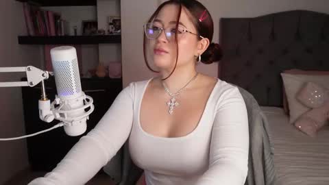 Snapshot of valerie07 chatting on November 6, 1:50 am valerie07 online show from November 6, 1:50 am