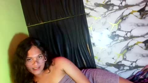 Snapshot of valerie_lure chatting on July 5, 4:30 am addy online show from July 5, 4:30 am