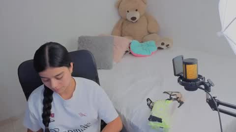 Snapshot of valerihouse_ chatting on May 15, 1:45 am valerihouse_ online show from May 15, 1:45 am