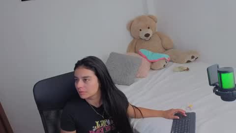 Snapshot of valerihouse_ chatting on May 20, 12:50 am valerihouse_ online show from May 20, 12:50 am
