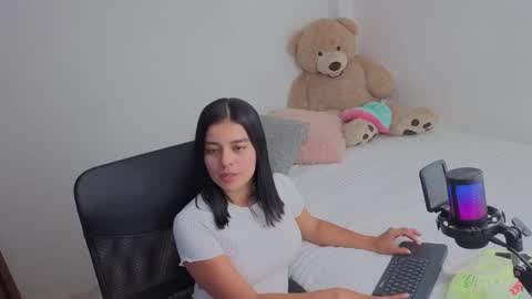 Snapshot of valerihouse_ chatting on May 30, 2:19 am valerihouse_ online show from May 30, 2:19 am
