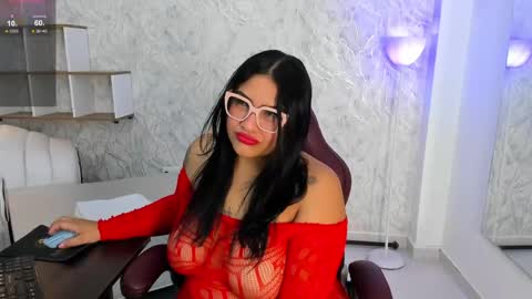 Valeria GomezGMT-5 2200-0600 online show from June 2, 3:52 am
