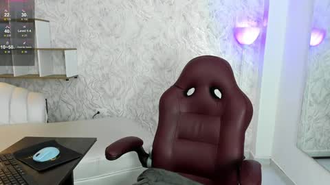 Valeria GomezGMT-5 2200-0600 online show from June 4, 3:56 am