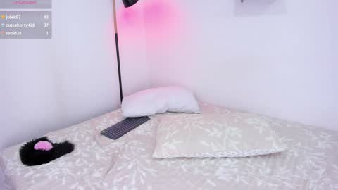 Snapshot of valery__nova chatting on December 2, 7:49 pm Cris online show from December 2, 7:49 pm