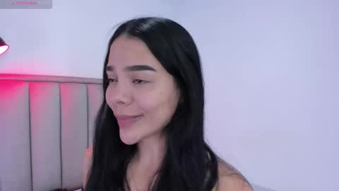 Snapshot of valery__nova chatting on November 21, 2:43 am Cris online show from November 21, 2:43 am