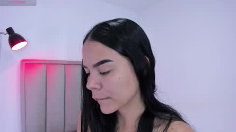 Snapshot of valery__nova chatting on November 25, 3:28 am Cris online show from November 25, 3:28 am