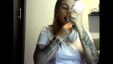 Snapshot of valery__rouse_ chatting on May 20, 9:43 pm Valery online show from May 20, 9:43 pm