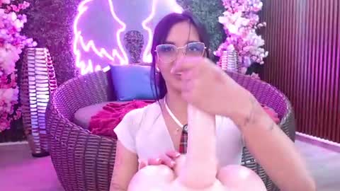 Snapshot of valery_blush chatting on June 12, 9:41 am valery_blush online show from June 12, 9:41 am