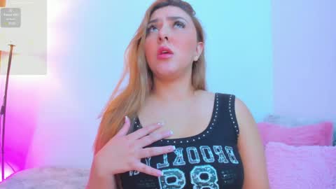 Snapshot of valery_kils chatting on April 6, 11:38 pm VALERY online show from April 6, 11:38 pm