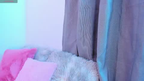 Snapshot of valery_kils chatting on April 18, 2:37 am VALERY online show from April 18, 2:37 am