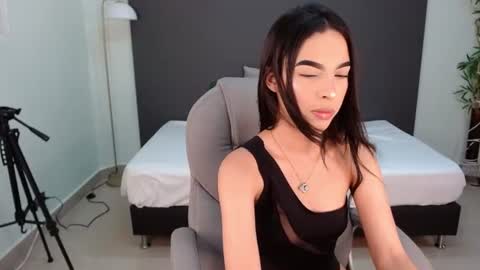 Snapshot of valery_restrepo chatting on June 23, 8:40 pm valery_restrepo online show from June 23, 8:40 pm