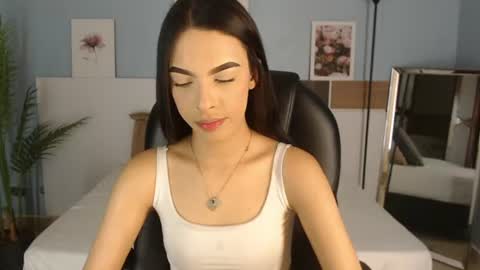 valery_restrepo online show from July 25, 4:15 pm