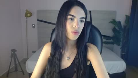 valery_restrepo online show from July 27, 8:38 pm