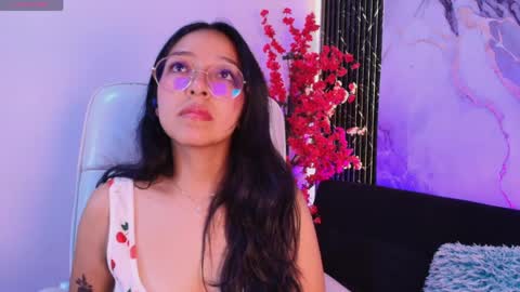 Val online show from April 7, 11:43 am