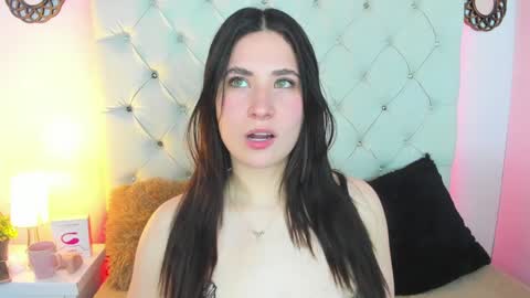 Snapshot of valeryfoxt chatting on December 22, 4:50 am valery online show from December 22, 4:50 am