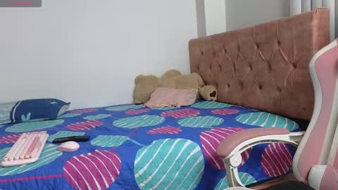 Snapshot of valerylovexxx chatting on November 3, 11:04 pm valerylovexxx online show from November 3, 11:04 pm