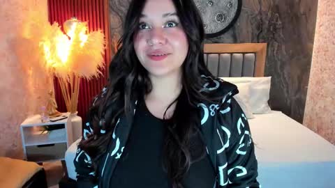 Valerie Shadey  online show from December 4, 8:06 pm