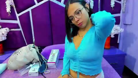 Snapshot of valerysweety__ chatting on June 21, 3:20 am ValerySweety online show from June 21, 3:20 am